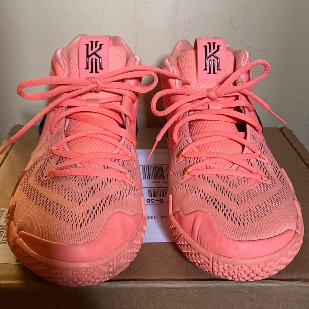 NIKE Kylie 4 GS (Big Kids)